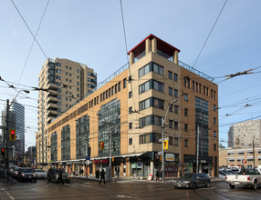 80-106 Dundas St E in Toronto, ON - Building Photo - Building Photo