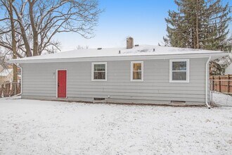 2303 Humphrey St in Kalamazoo, MI - Building Photo - Building Photo