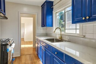 950 E 48th St, Unit NA-1257 in Los Angeles, CA - Building Photo