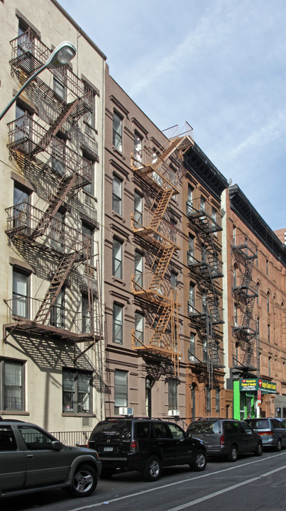 304 E 91st St in New York, NY - Building Photo