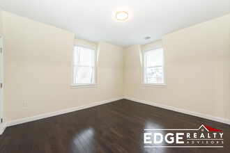20 Marion St, Unit 1 in Medford, MA - Foto de edificio - Building Photo