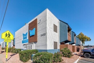 The Valencia in Phoenix, AZ - Building Photo - Building Photo