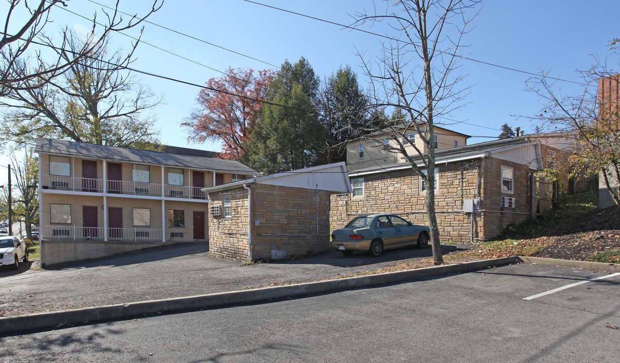 824 Gaston Ave in Fairmont, WV - Foto de edificio