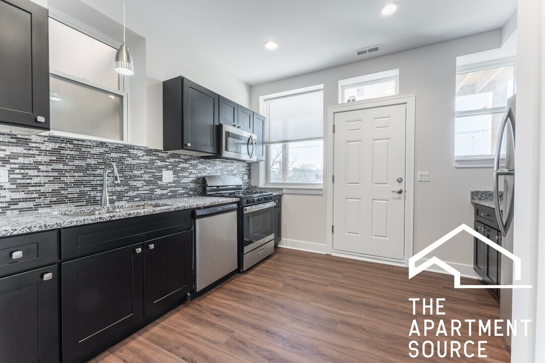 4354 N Troy St in Chicago, IL - Building Photo