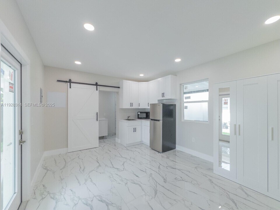 3360 SW 24th Ter in Miami, FL - Building Photo