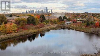 2495 Eglinton Ave W in Mississauga, ON - Building Photo
