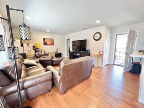 1315 Stevely Ave in Long Beach, CA - Building Photo - Building Photo