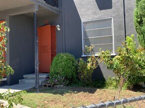 20534 Hartland St in Los Angeles, CA - Building Photo - Building Photo