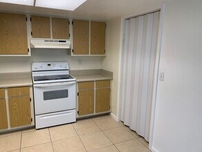 7380 Albany Rd, Unit 7380 in Ft. Myers, FL - Building Photo - Building Photo
