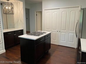 32203 Olde Franklin Dr in Farmington Hills, MI - Building Photo - Building Photo