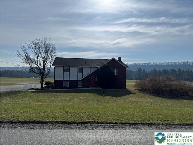 property at 1121 Pohopoco Dr