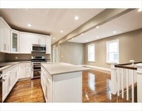 686 E 8th St, Unit 1 in Boston, MA - Building Photo - Building Photo