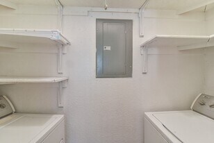 1906 Emerald Pl in Arlington, TX - Building Photo
