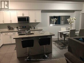 98 Shoreview Pl in Hamilton, ON - Building Photo - Building Photo