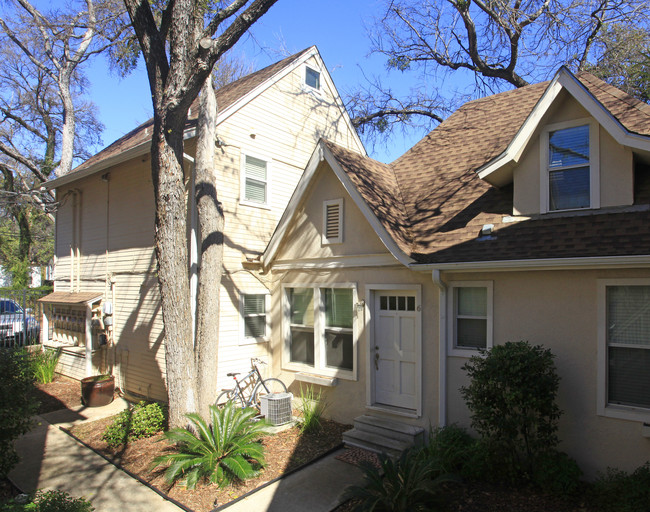 The Cottages Apartments in Austin, TX - Building Photo - Building Photo