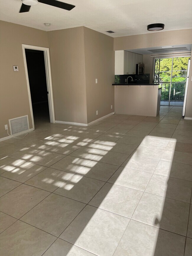 186 NW 4th Ave, Unit East Boca Duplex in Boca Raton, FL - Building Photo - Building Photo