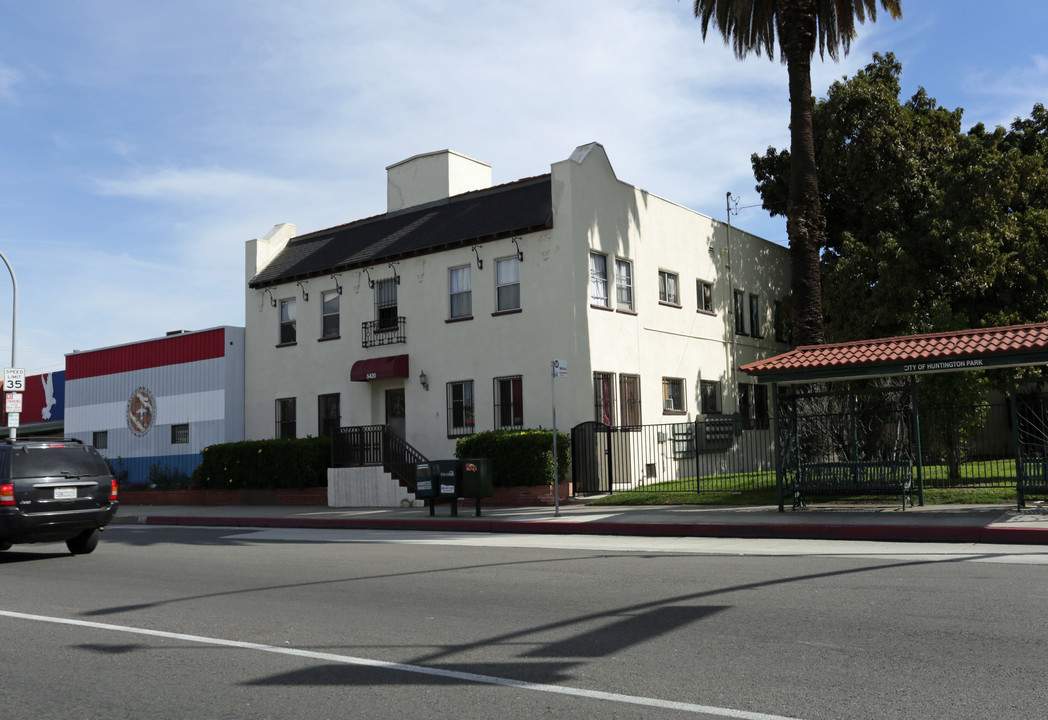 5420 Pacific Blvd in Huntington Park, CA - Building Photo