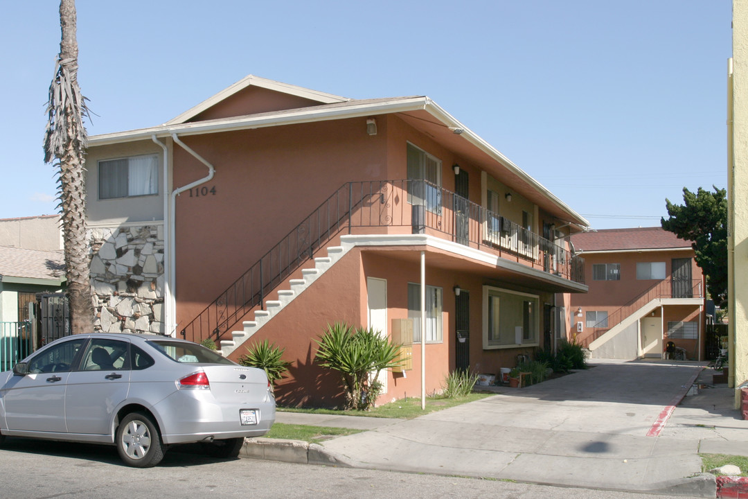 1104 Cherry Ave in Long Beach, CA - Building Photo