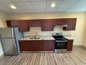 102 E Otterman St in Greensburg, PA - Building Photo - Building Photo