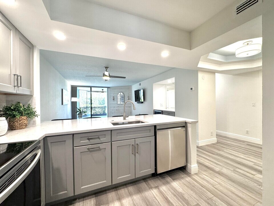 112 Bay Colony Dr N in North Palm Beach, FL - Building Photo