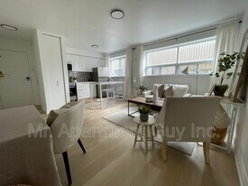 1284 Fennell Ave E in Hamilton, ON - Building Photo