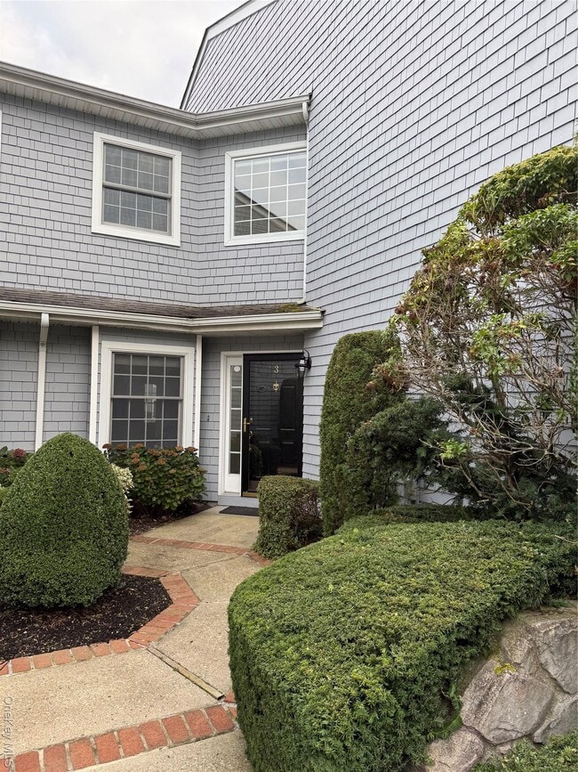 property at 3 Lakebridge Dr S
