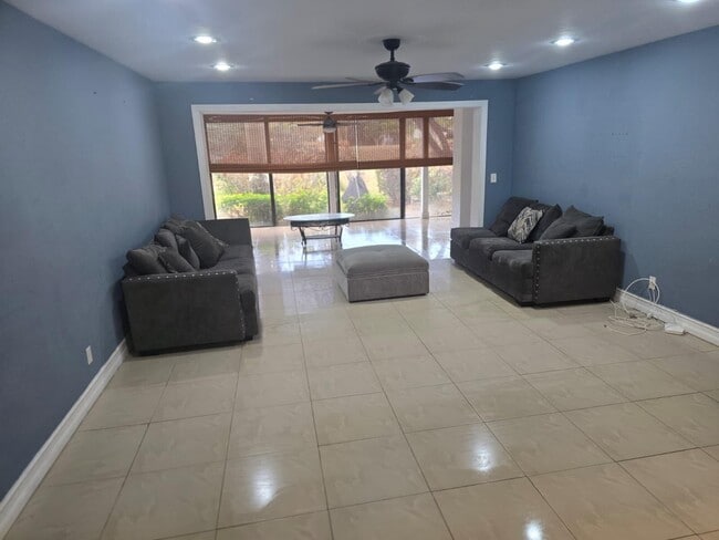 4360 Fountains Dr in Greenacres, FL - Building Photo - Building Photo