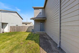 203 3rd St in Gaston, OR - Building Photo - Building Photo