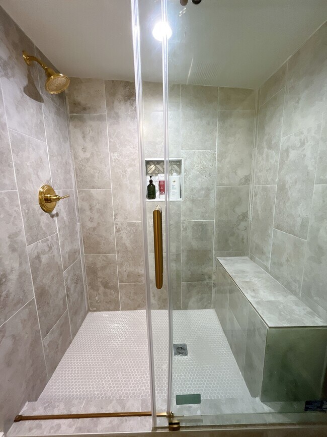 2037 E Lombard St in Baltimore, MD - Building Photo - Building Photo