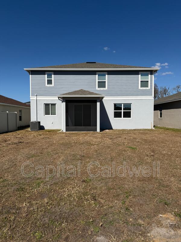 37450 MacKenzie Dr in Zephyrhills, FL - Building Photo - Building Photo