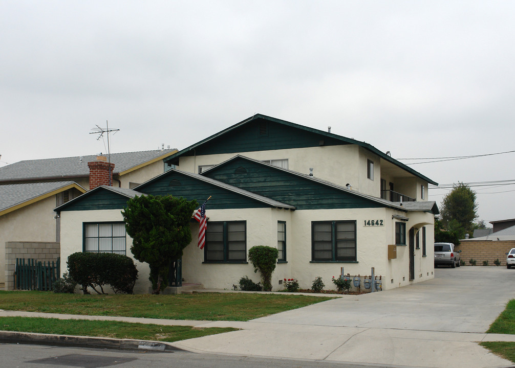 14642 Adams St in Midway City, CA - Building Photo