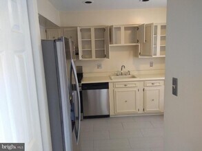 2055 Pilgrim Dr in Woodbridge, VA - Building Photo - Building Photo