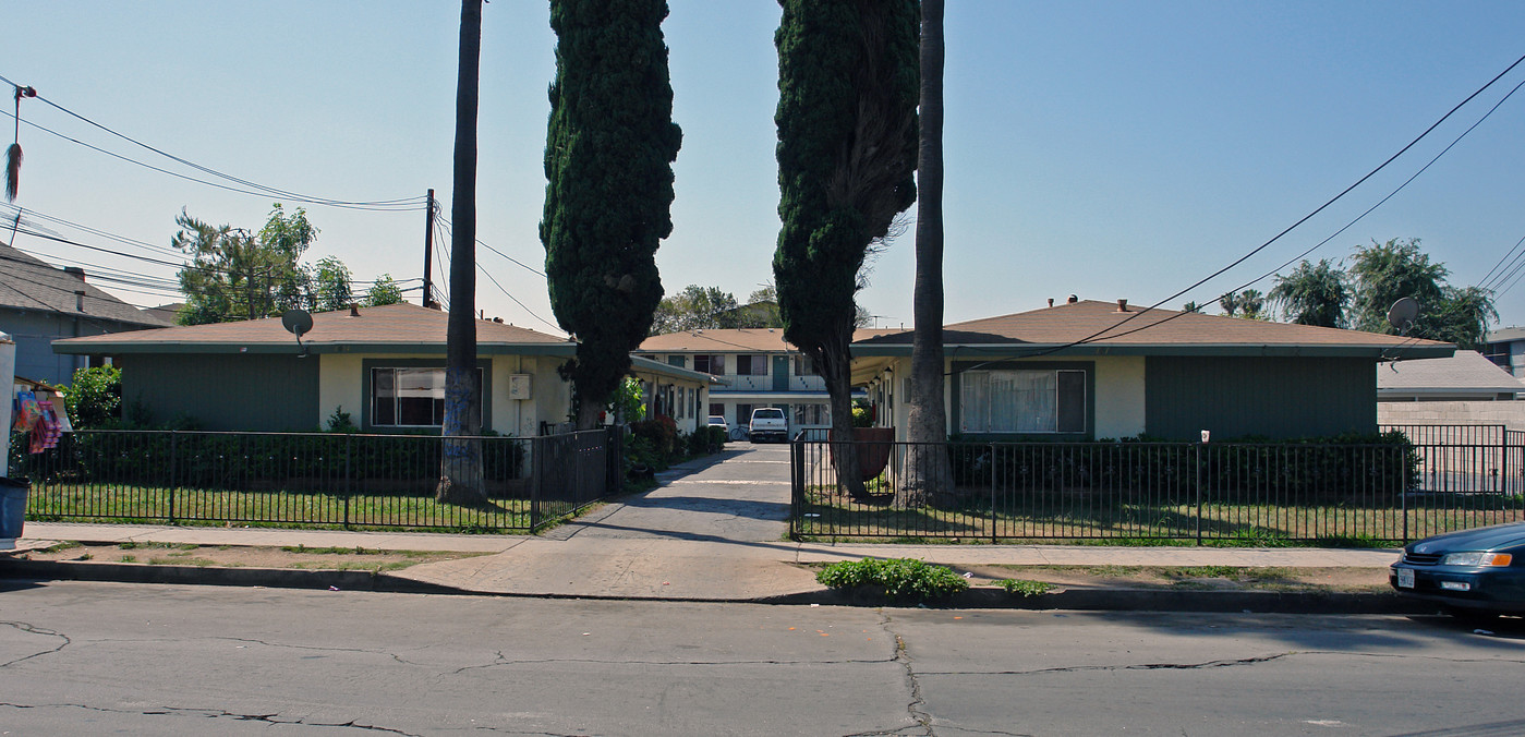 1018 W Bishop St in Santa Ana, CA - Building Photo