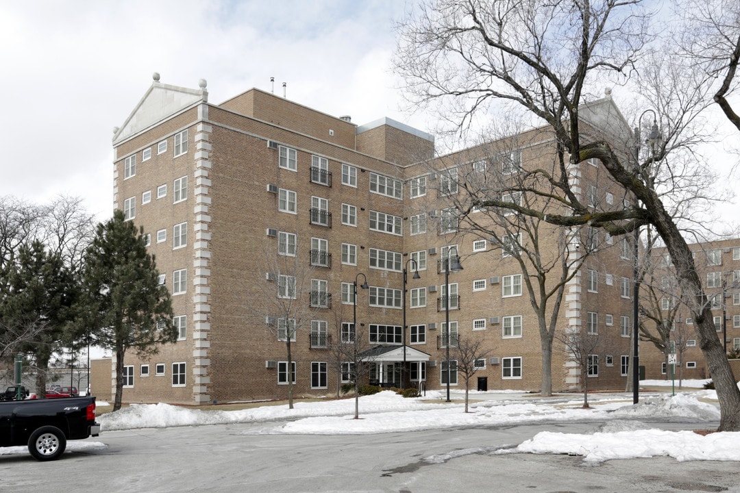 Dearborn Homes in Chicago, IL - Building Photo