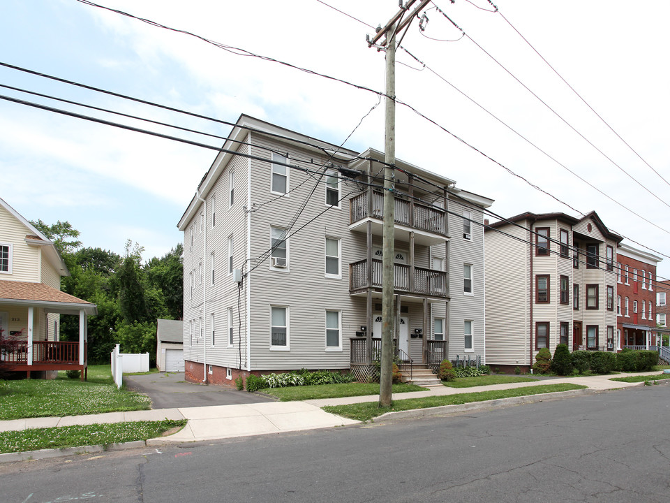 207-209 Glen St in New Britain, CT - Building Photo