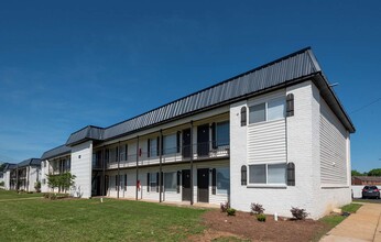 University Crossings in Birmingham, AL - Foto de edificio - Building Photo