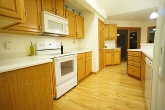 4955 W Devinshire Dr in Franklin, WI - Building Photo - Building Photo