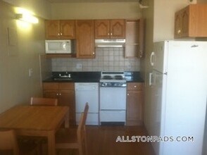 1110 Commonwealth Ave in Boston, MA - Foto de edificio - Building Photo