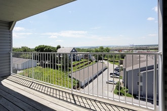 Highclere Apartments in Council Bluffs, IA - Foto de edificio - Interior Photo