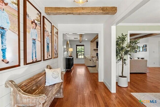 301 Medlin Creek Loop in Dripping Springs, TX - Building Photo - Building Photo