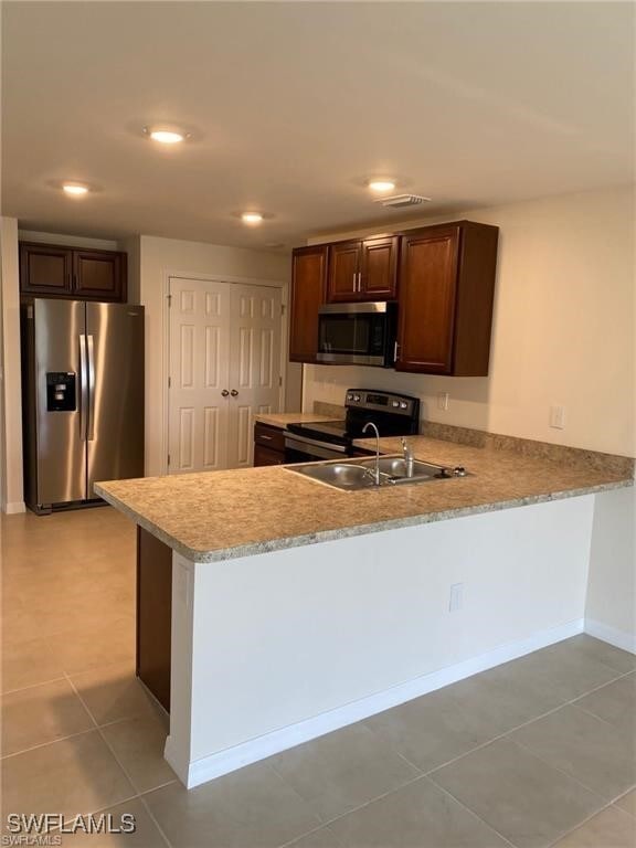 2213 NE 33rd St in Cape Coral, FL - Building Photo - Building Photo
