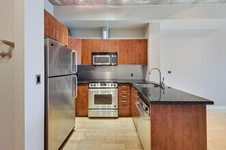 388-388 Richmond St W in Toronto, ON - Building Photo - Building Photo