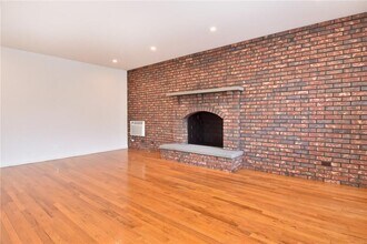 40 Second Ave in Pelham, NY - Building Photo - Building Photo