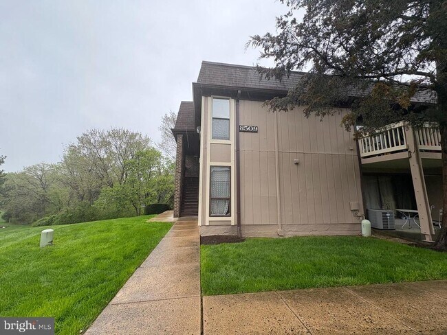 8509 Barrington Ct in Springfield, VA - Building Photo - Building Photo