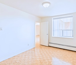 Ridgeway and Somerset in Kitchener, ON - Building Photo - Building Photo