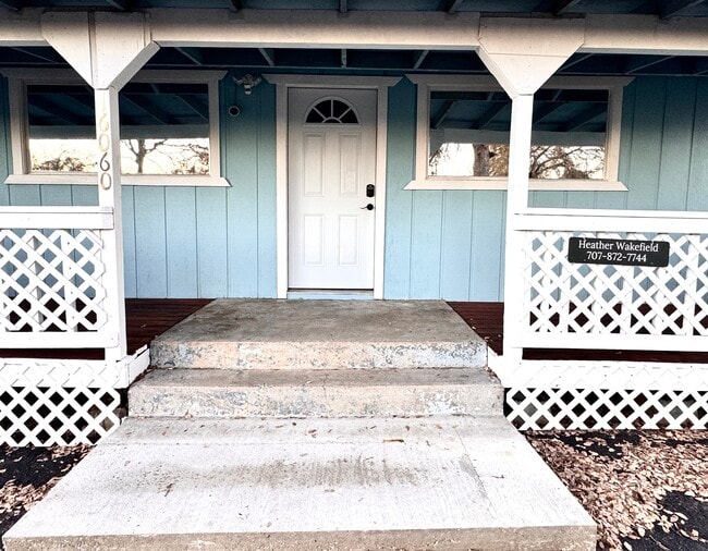 16060 39th Ave in Clearlake, CA - Foto de edificio - Building Photo