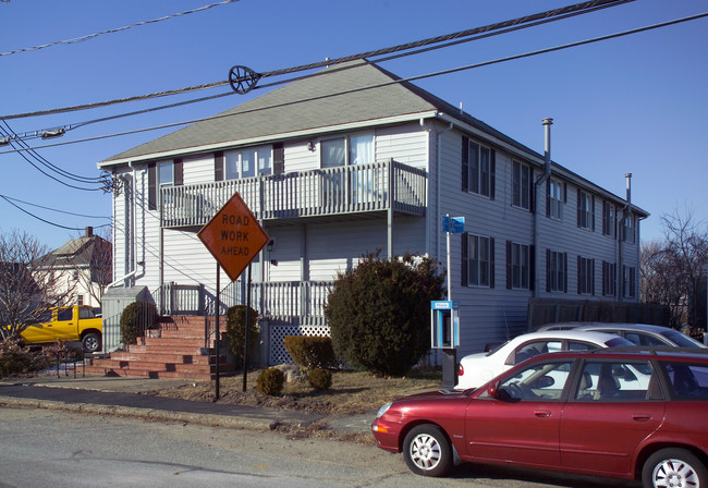 10 Louis St in Hyannis, MA - Building Photo - Building Photo