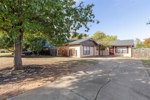 645 Redstone Ave in Edmond, OK - Building Photo
