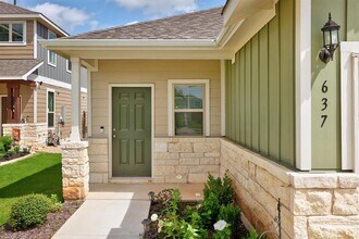 637 Pickrell Lp in Liberty Hill, TX - Building Photo - Building Photo