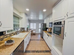 1420 Central Ave, Unit Main House in Fullerton, CA - Foto de edificio - Building Photo